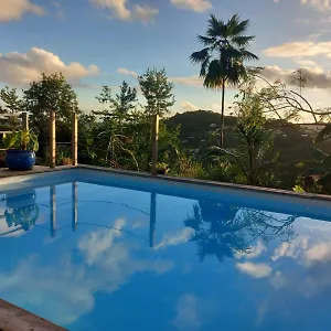Noukatchimbe Avec Piscine Partagee Pour 2 A 4 Personnes Hébergement de vacances Le Marin
